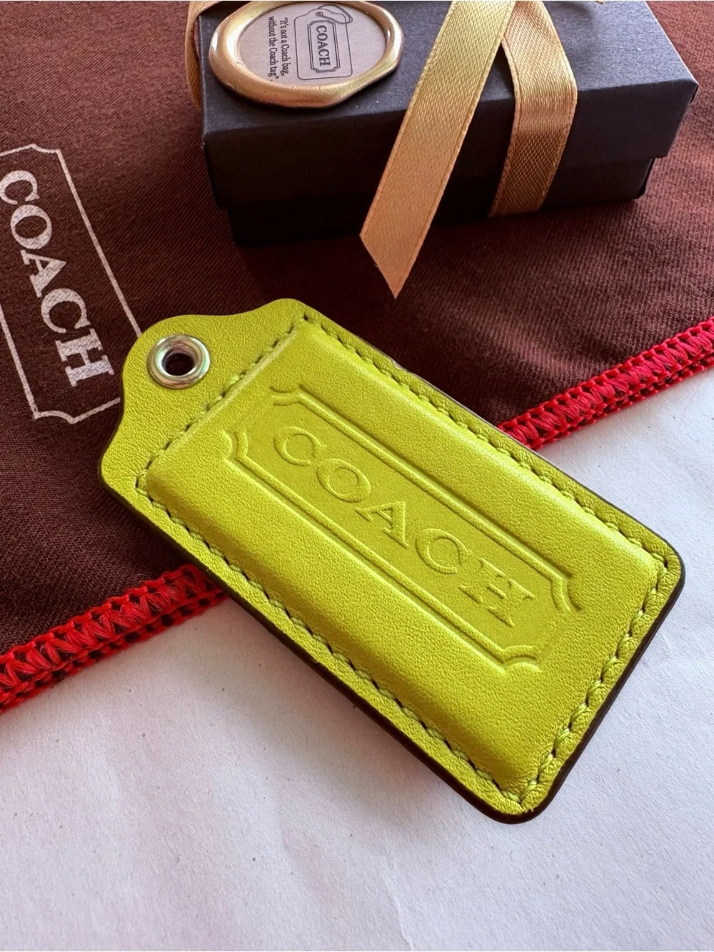 🍋🟩 Y2K 3” XL Coach Chartreuse Lime Green Leather Vintage HangTag Bag Charm - Picture 4 of 8